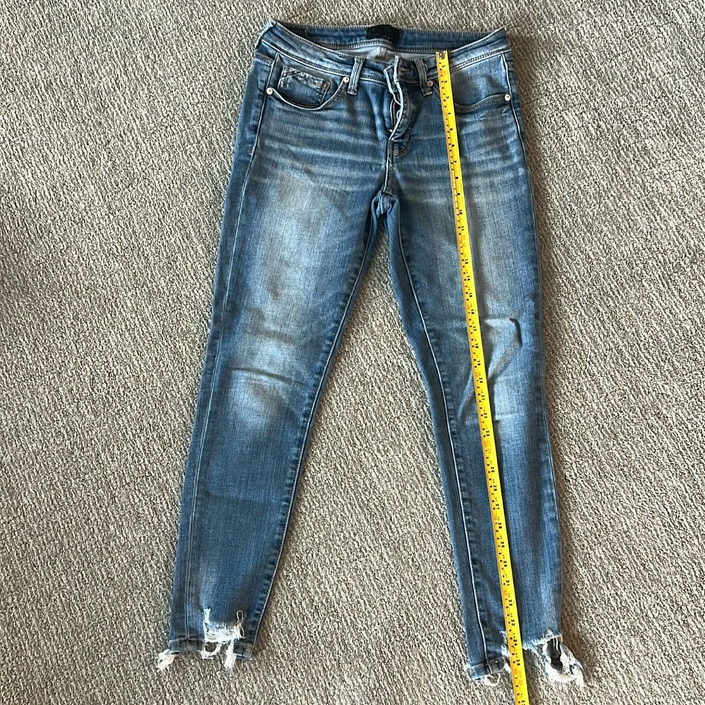 Buckle Black Fit No 53. Ankle skinny. Super stretch.